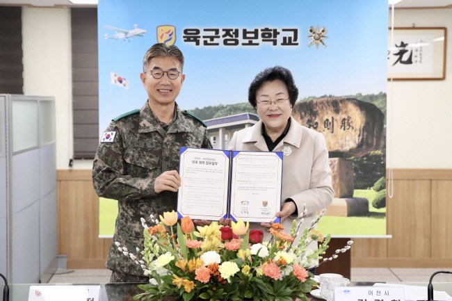 사본 -첨단드론산업 인프라 도시 이천을 위한 이천시-육군정보학교 상호협력 업무협약 체결 (2).jpg