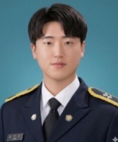 260527 교통사고 부상자를 구한 김진근 순경의 사진(배포사진).jpg