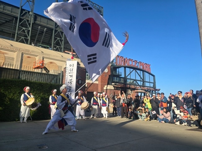 이천통신사, 美 서부 전역에 한국의 흥 심었다 2.jpg