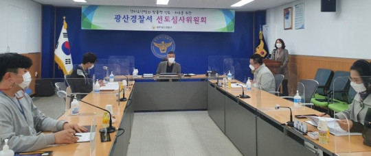 선도심사위원회 사진 (2).jpg