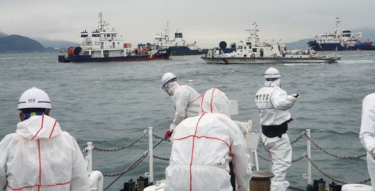 210320-여수해경, 오동도 앞 해상 해양오염 발생 긴급 방제(1).jpg