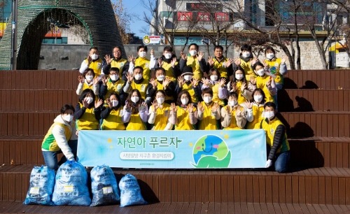 [크기변환]4_신천지자원봉사단_원주지부는_지난_25일_단계동_일대에서.jpg