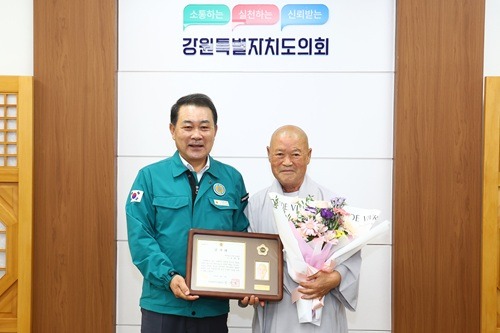 사본 -2025-09-18 원주 현각스님 감사패 수여 (4) (1).jpg