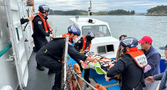 목포해경이 응급환자를 이.jpg