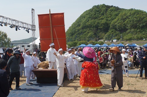 250917 목계나루 뱃소리의.JPG