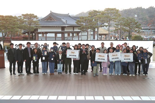 1-1. 청소년 필사대회 시상식_전체.jpg